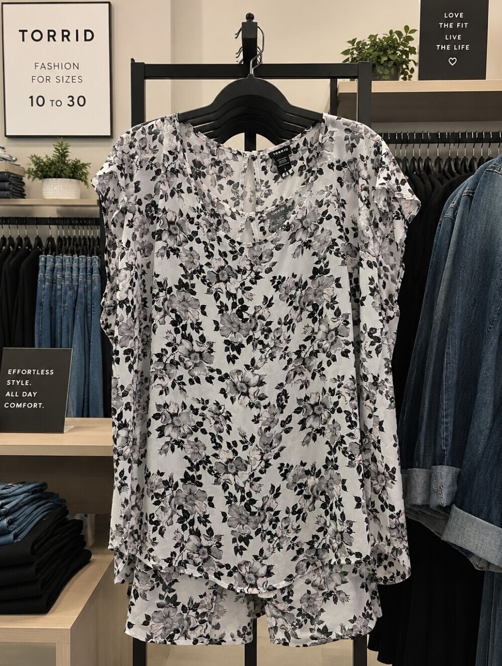 Torrid Plus Size 2 2X Top Sheer Black and White Floral Blouse